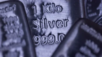 ارتفاع قياسي في سعر الفضة مع قوة الطلب الصناعي يتفوق على الذهب